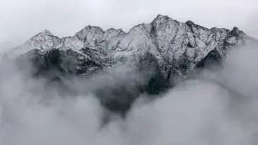 Mist-Covered Mountain live wallpaper download